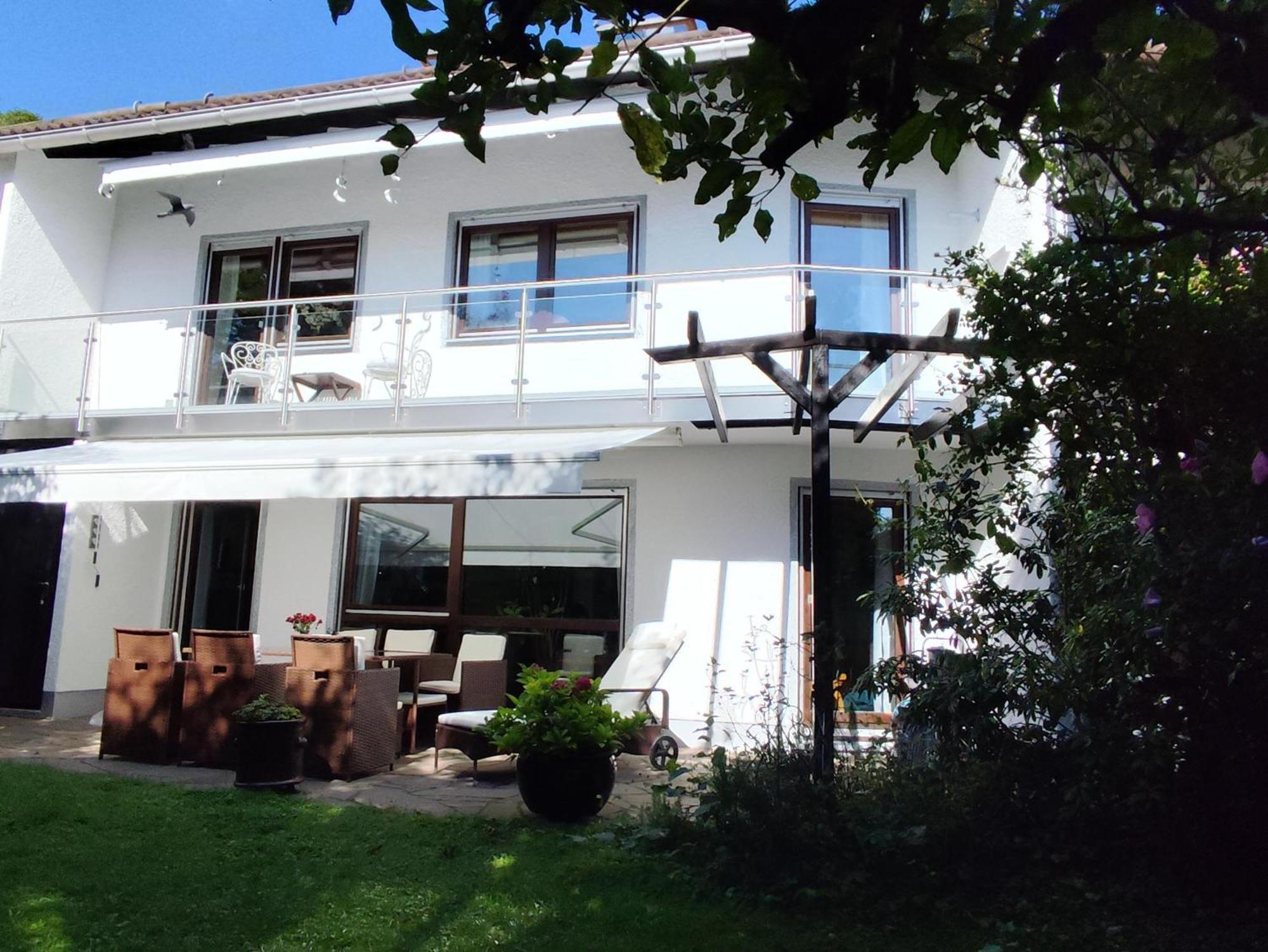 Elegant-Terraced-House-With-Bikes-Near-The-Lake-Children-At-Least-6-A-Old Starnberg Luaran gambar